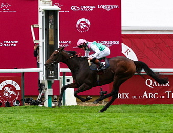 Bluestocking enlève le Qatar Prix de l'Arc de Triomphe 2024.