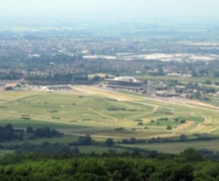 Cheltenham, lieu du terrible accident de John Thomas McNamara
