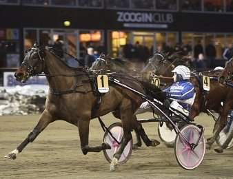 Elian Web remporte l'Olympiatravet 2020 à Aby ce samedi 25 avril.