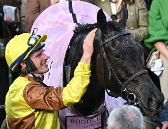 Galopin des Champs dans la Gold Cup.
