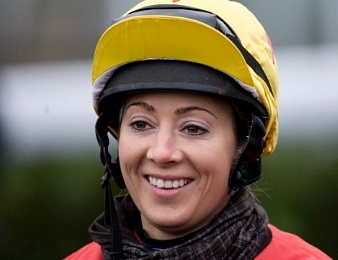 Hayley Turner remporte son premier quinté en France