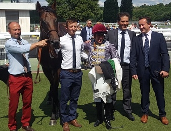Heshem monte de catégorie avec succès