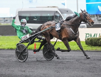 Hussard du Landret conserve son titre
