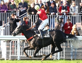 Jonathan Nattiez peut lever le poing