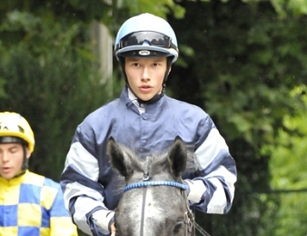 Julien Magniez est apprenti chez Corine Barande-Barbe