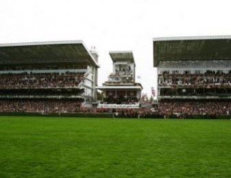 L'hippodrome de Longchamp sert de cadre au Grand Prix de Paris
