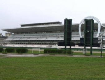 L'hippodrome de Longchamp sert de cadre au Prix de l'Arc de Triomphe