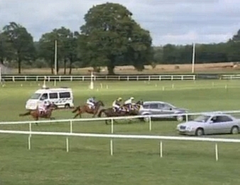 Le bêtisier des courses d'obstacle continue à Saint Pierre La Cour...