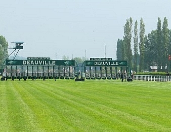 Le Prix du Hong Kong Jockey Club, quinté+ PMU du lundi 15 août à Deauville