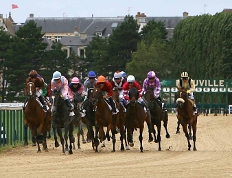 Le Prix du Pays d'Ouche se tient sur les 1900 mètres de la PSF deauvillaise