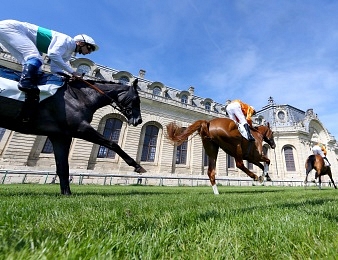 Le QIPCO Prix du Jockey Club 2017 a lieu dimanche à Chantilly