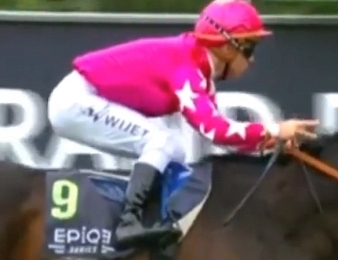 Maxime Guyon et Silverwave s'imposent dans le Grand Prix de Saint-Cloud