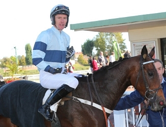 Miss de Champdoux remporte le Grand Steeple-Chase d'Enghien