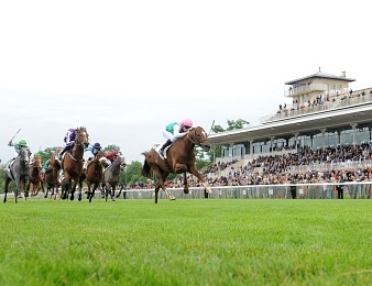 New Bay a remporté le Prix du Jockey Club après avoir participé à la Poule d'Essai