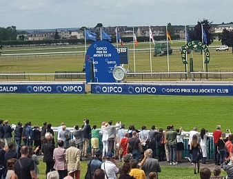 Quatre groupes se disputaient en marge du Prix du Jockey Club
