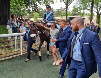 Sel Jem sacré dans le Grand Steeple-Chase de Paris