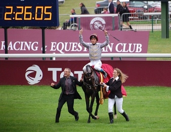 Trêve peu après sa victoire lors du Prix de l'Arc de Triomphe 2014