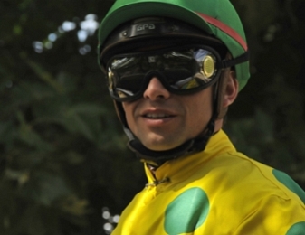 Umberto Rispoli est un jockey italien